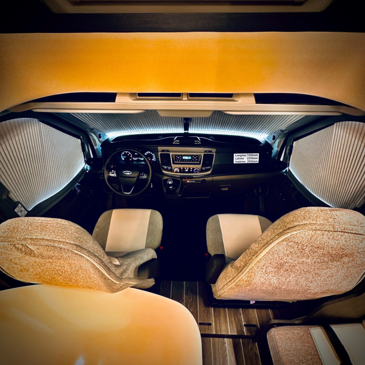 Imagine Autorulota de inchiriat FAMILY Ravicamper Roller Team Kronos 284 TL