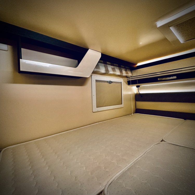 Imagine Autorulota de inchiriat FAMILY Ravicamper Roller Team Kronos 284 TL