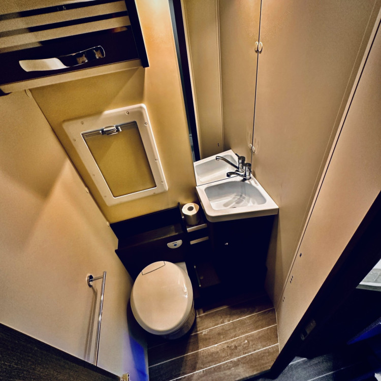 Imagine Autorulota de inchiriat FAMILY Ravicamper Roller Team Kronos 284 TL