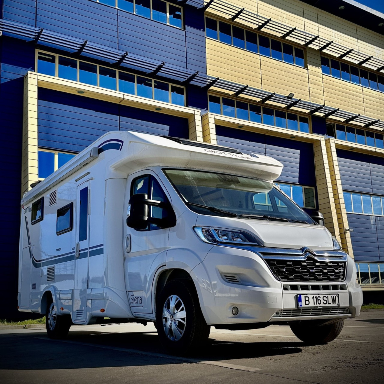 Autorulota de inchiriat FAMILY Plus Ravicamper Giottiline Siena 385