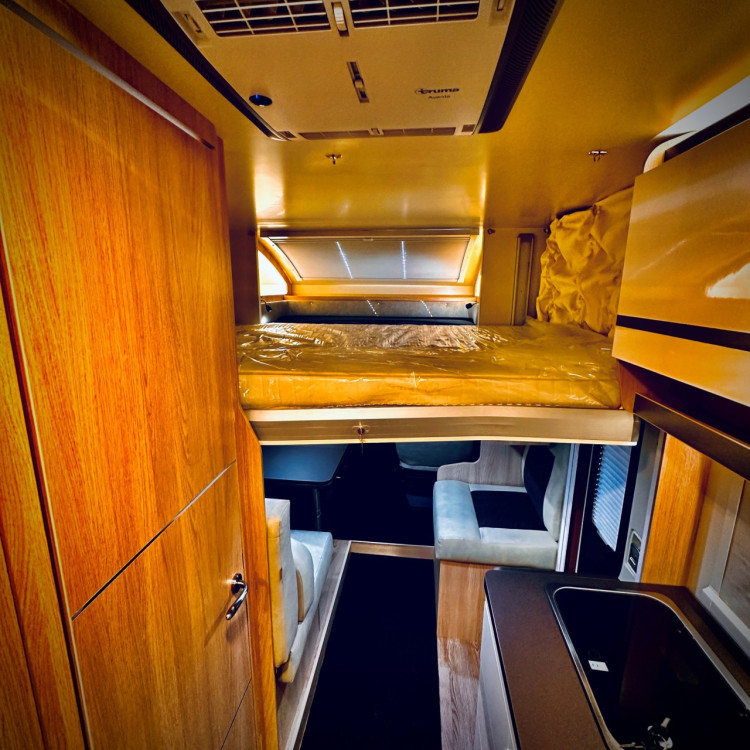 Imagine Autorulota de inchiriat FAMILY Plus Ravicamper Giottiline Siena 385