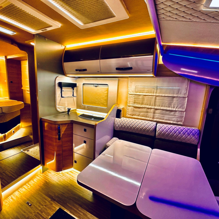 Imagine Autorulota de inchiriat LUXURY Ravicamper Mobilvetta KEA I71