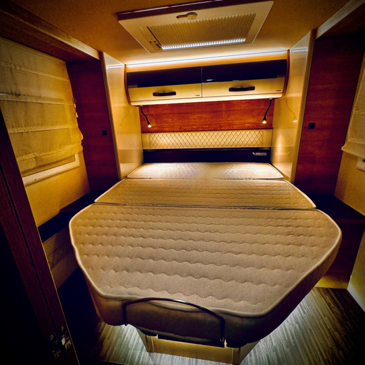 Imagine Autorulota de inchiriat LUXURY Ravicamper Mobilvetta KEA I71