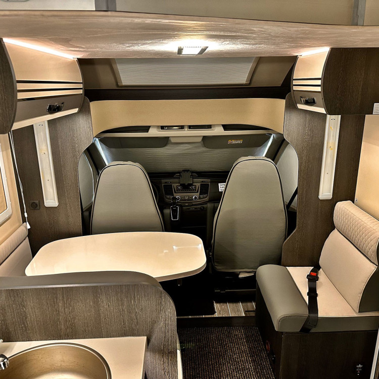 Imagine Autorulota de inchiriat FAMILY TCP Ravicamper Roller Team Kronos 284 TL