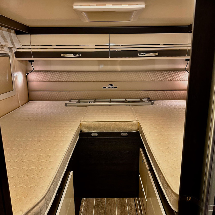 Imagine Autorulota de inchiriat FAMILY TCP Ravicamper Roller Team Kronos 284 TL