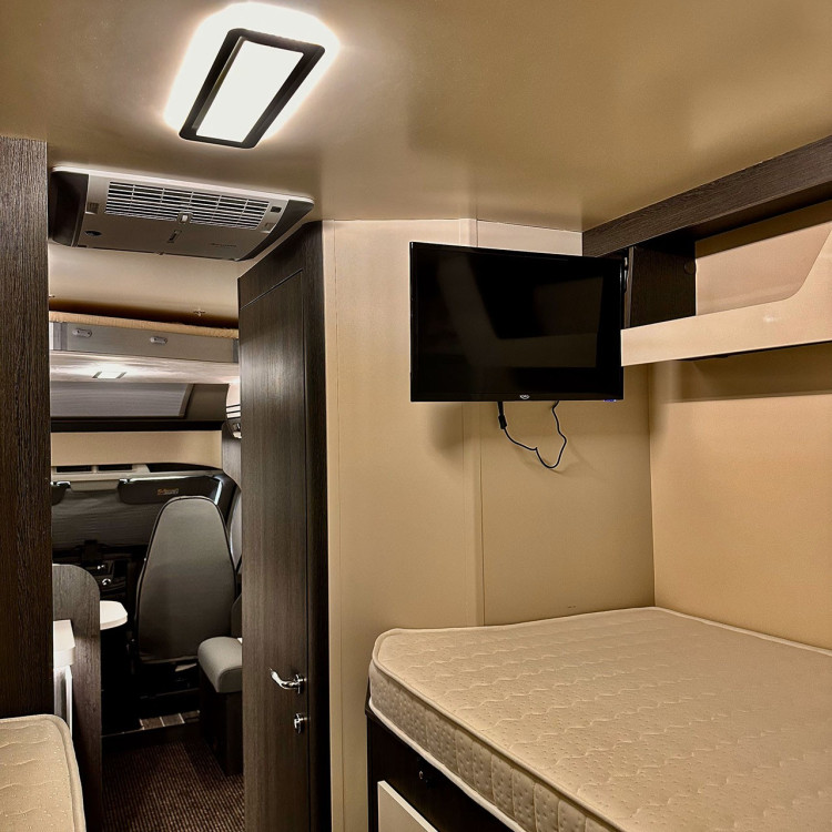 Imagine Autorulota de inchiriat FAMILY TCP Ravicamper Roller Team Kronos 284 TL