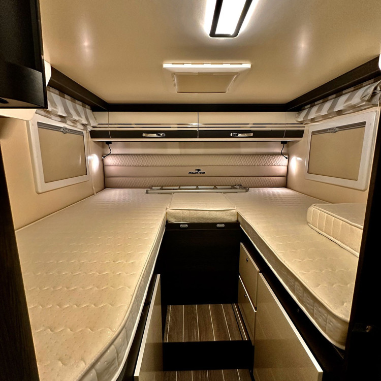 Imagine Autorulota de inchiriat FAMILY TCP Ravicamper Roller Team Kronos 284 TL