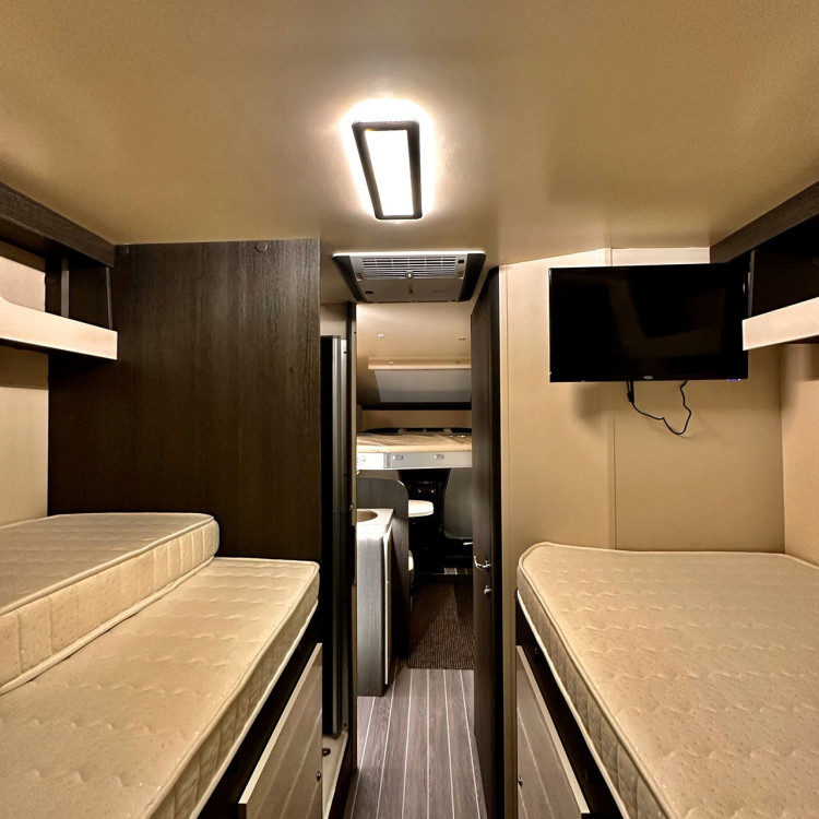 Imagine Autorulota de inchiriat FAMILY TCP Ravicamper Roller Team Kronos 284 TL