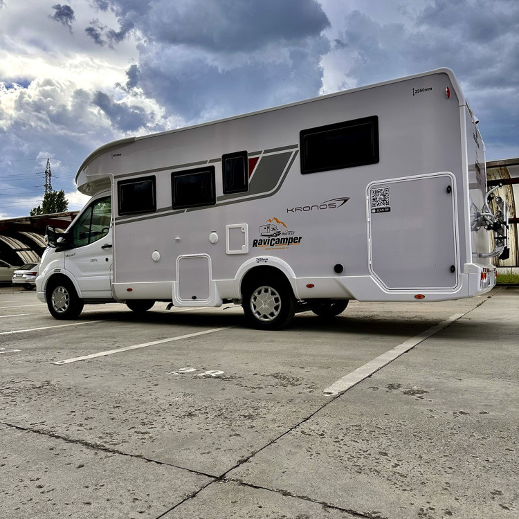 Imagine Autorulota de inchiriat FAMILY TCR Ravicamper Roller Team Kronos 266 TL