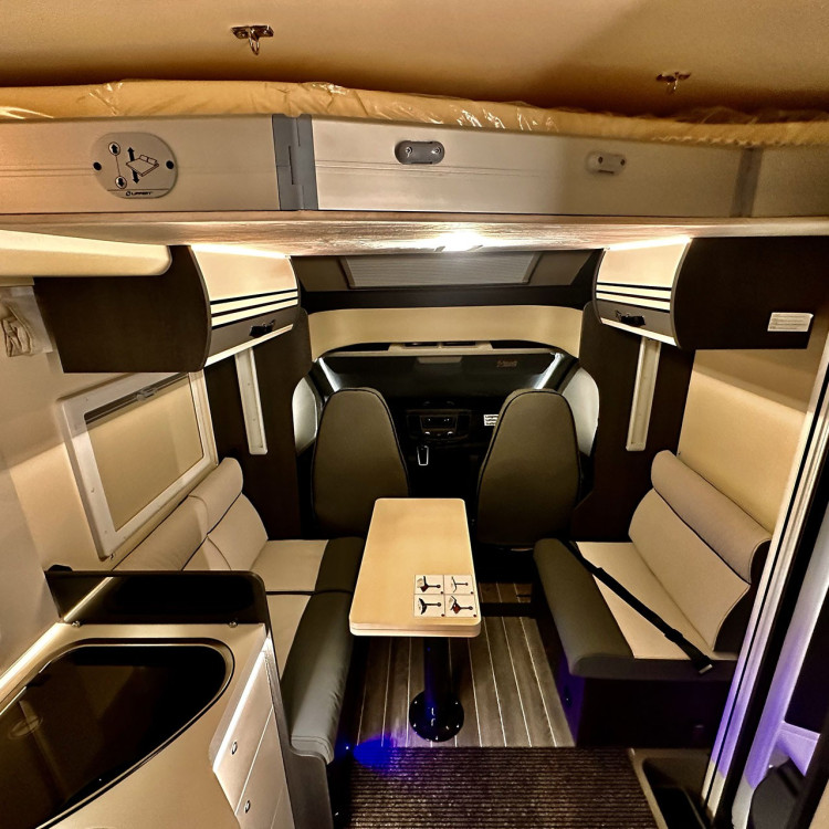 Imagine Autorulota de inchiriat FAMILY TCR Ravicamper Roller Team Kronos 266 TL