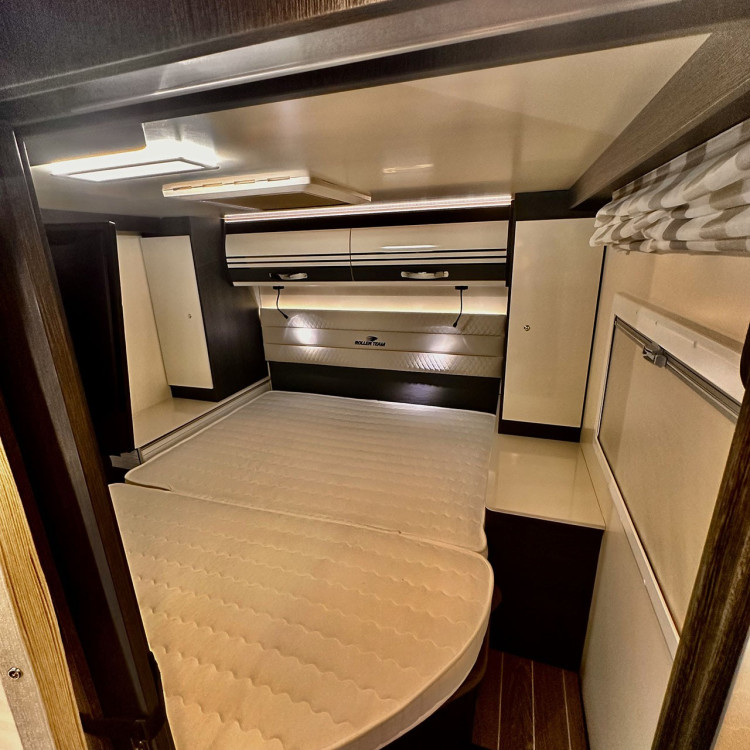 Imagine Autorulota de inchiriat FAMILY TCR Ravicamper Roller Team Kronos 266 TL