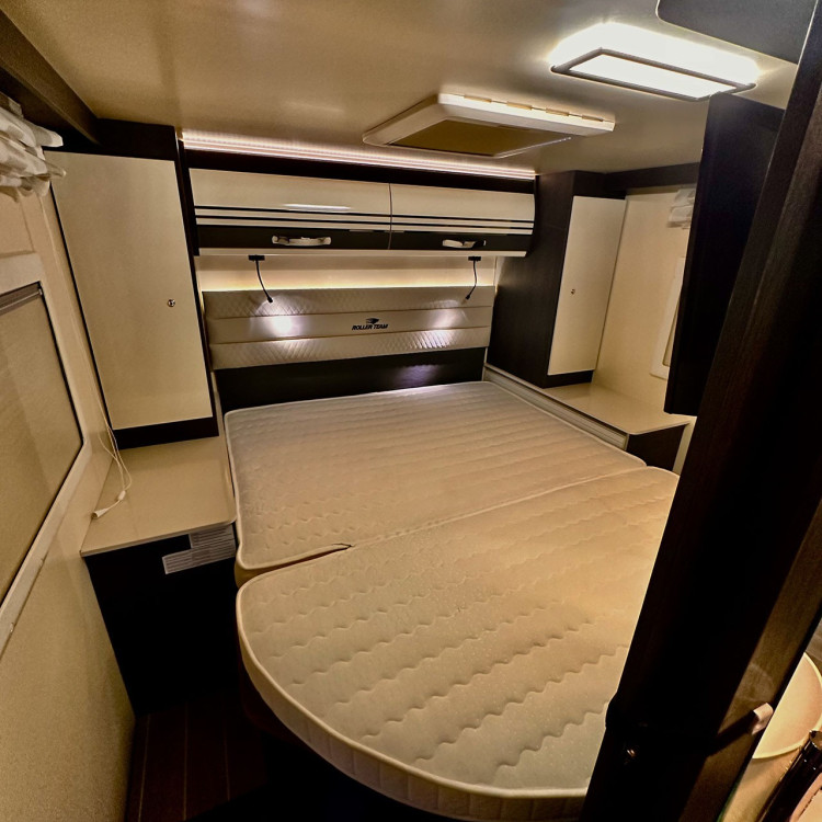 Imagine Autorulota de inchiriat FAMILY TCR Ravicamper Roller Team Kronos 266 TL