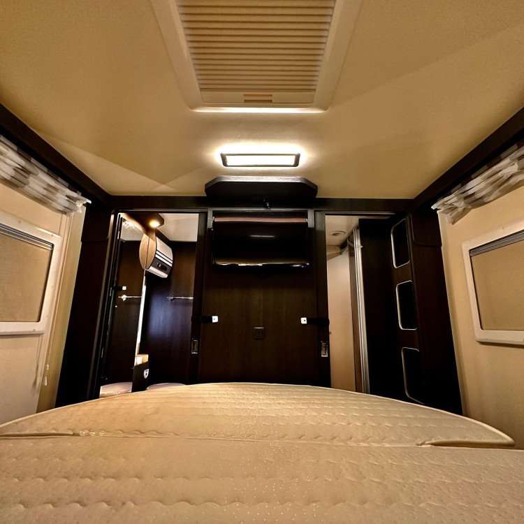 Imagine Autorulota de inchiriat FAMILY TCR Ravicamper Roller Team Kronos 266 TL