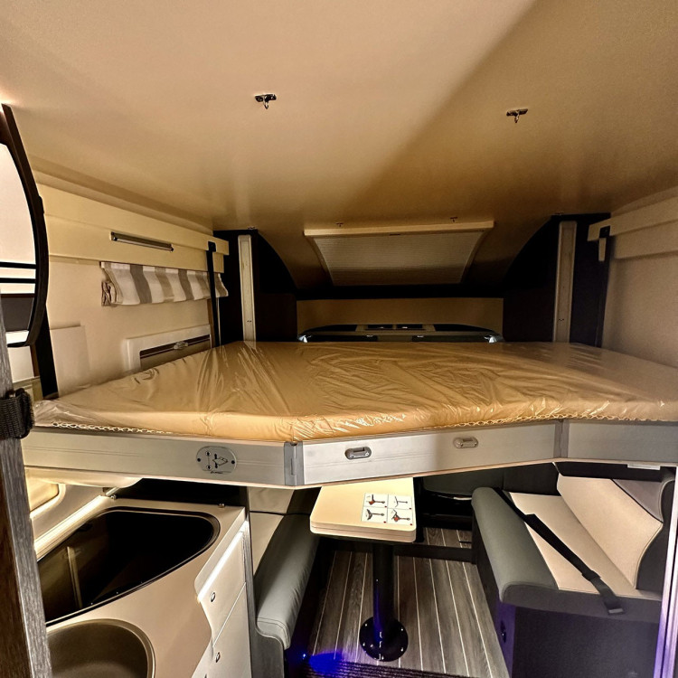 Imagine Autorulota de inchiriat FAMILY TCR Ravicamper Roller Team Kronos 266 TL